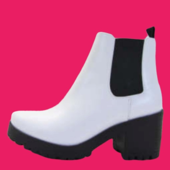 Soda Jaber White Chelsea Lug Sole Slip On Booties - Picture 3 of 8